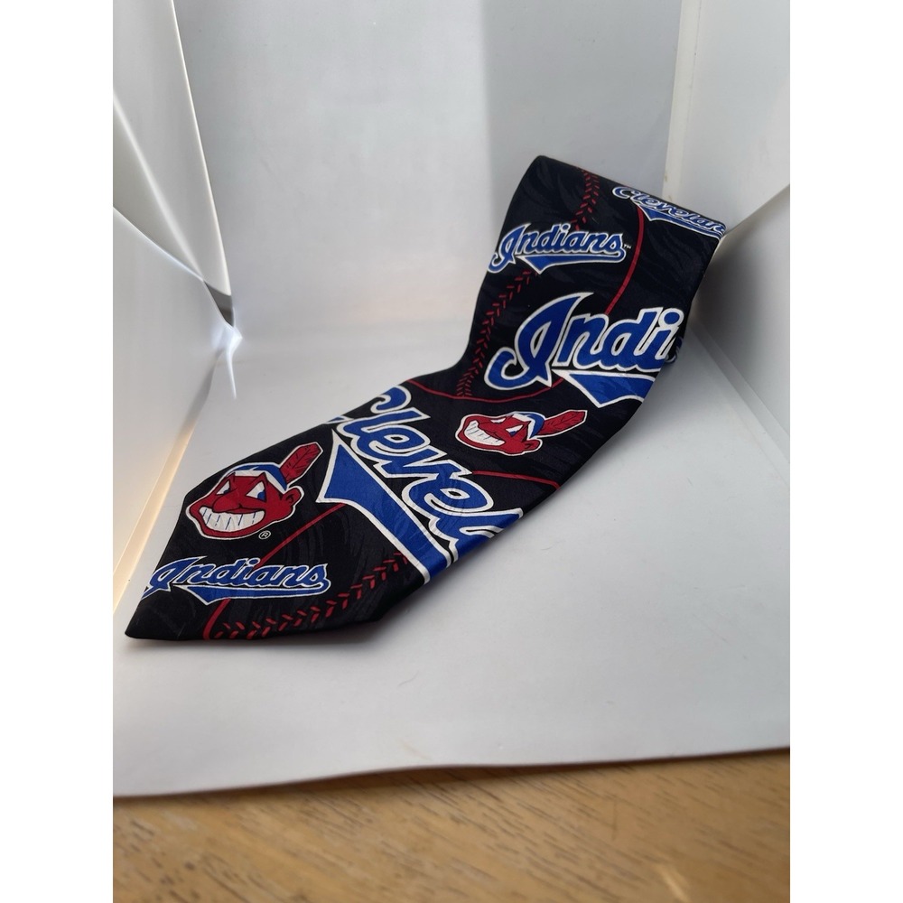 Vintage 1993 Cleveland Indians Men's Tie by Ralph Marlin 100% Silk‎ Chief Wahoo